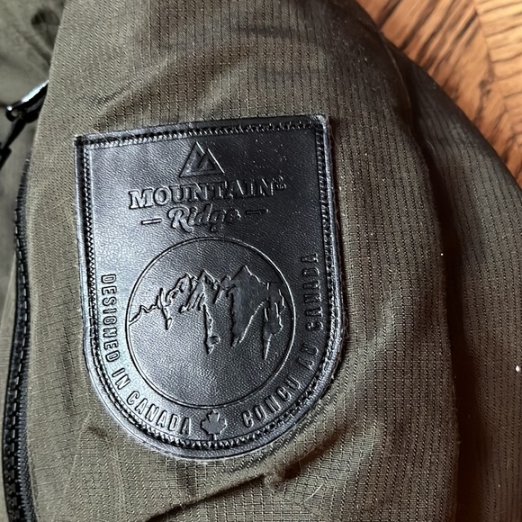 Mountain Ridge winter coat - Picture 3 of 8